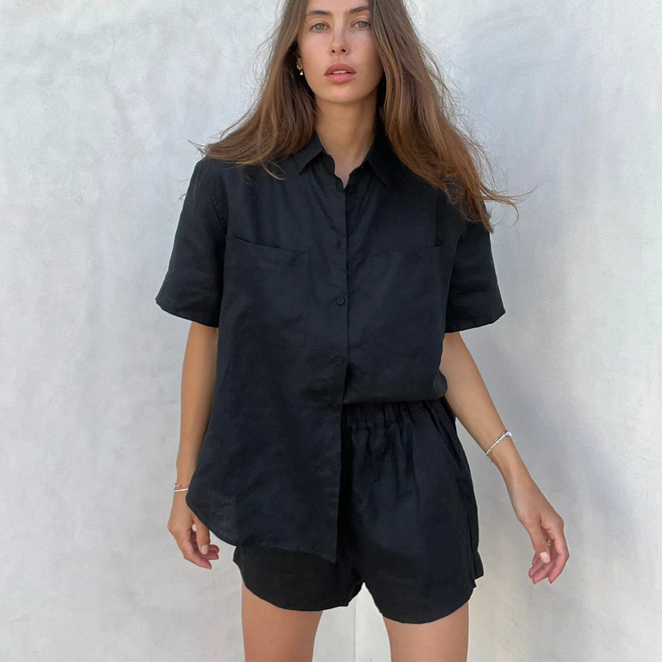 SUNDAY SHORTS BLACK LINEN