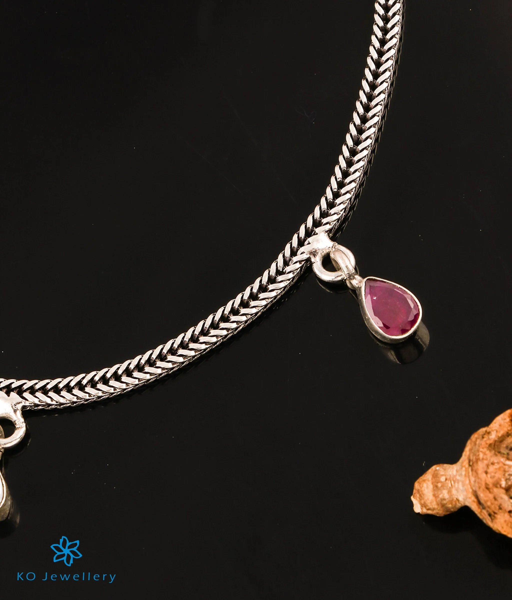 The Paro Silver Gemstone Necklace